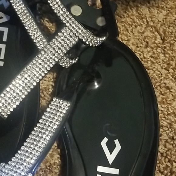 Traffic Sandals - Picture 3 of 4